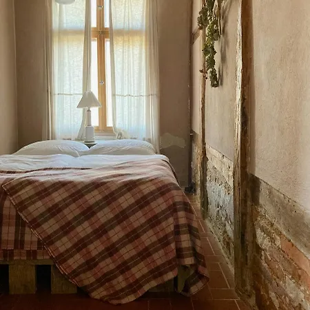 In A Historic Manor House In Mecklenburg Hébergement de vacances Rensow